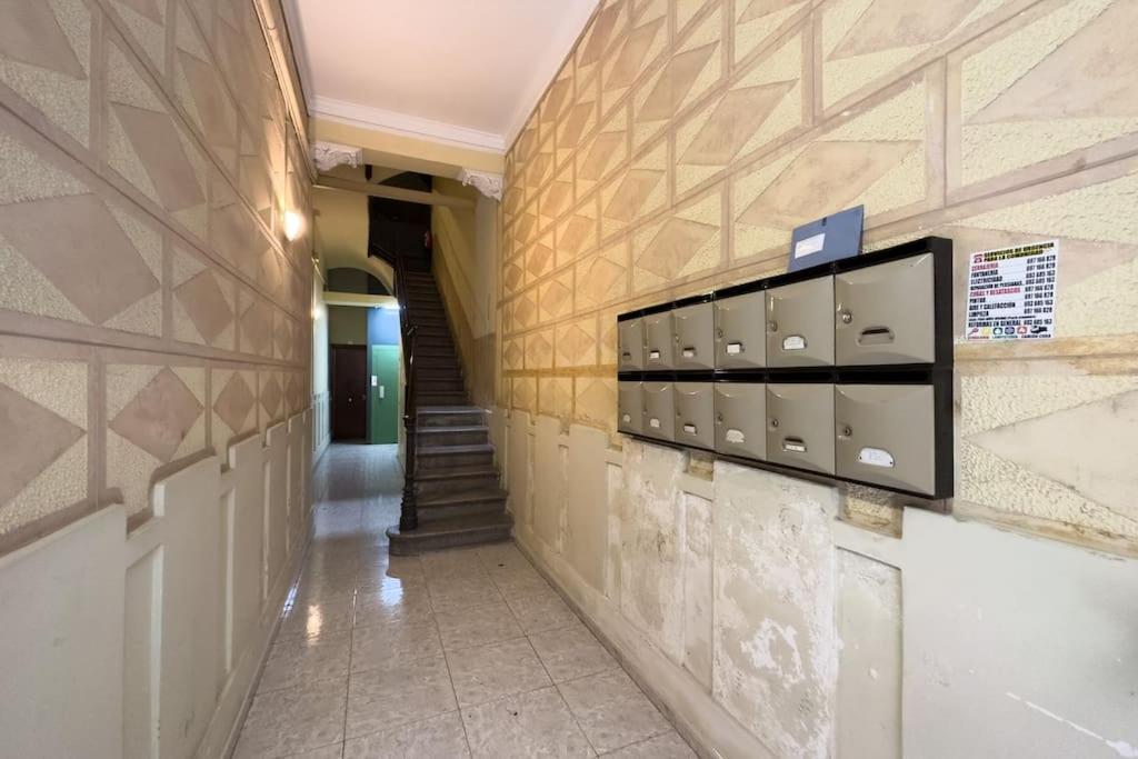 Bebarceloner Sants Apartments - 2 Bedrooms Екстер'єр фото